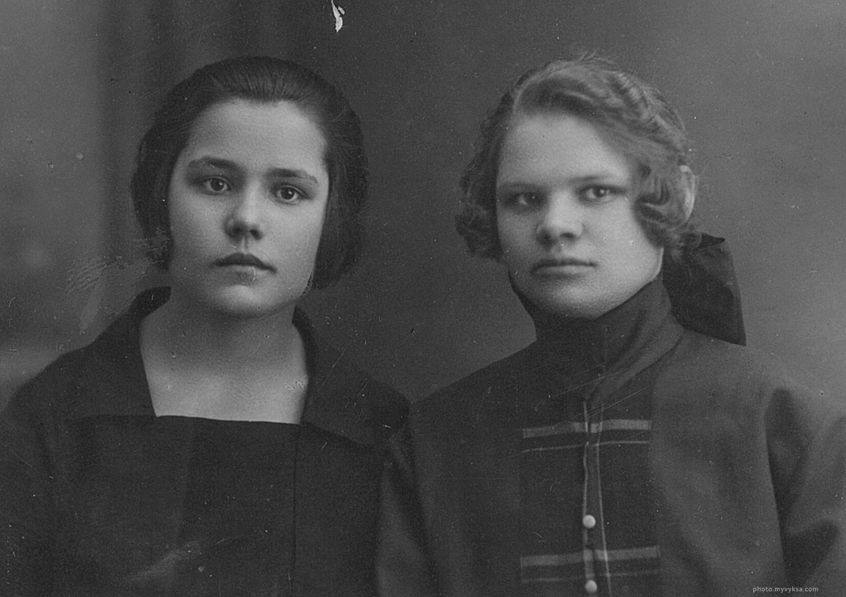 Одни из первых вожатых Выксы. Нюра Ладугина и Лида Казарова, курсы пионерских работников апрель 1928-Нижний Новгород.