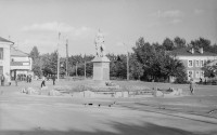 Памятник на Комсомольской