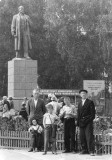Памятник Ленину у малой церкви